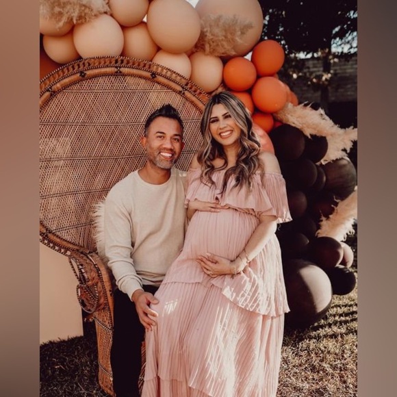 Pinkblush pleated tiered off the shoulder maxi dress nwot - Picture 8 of 12